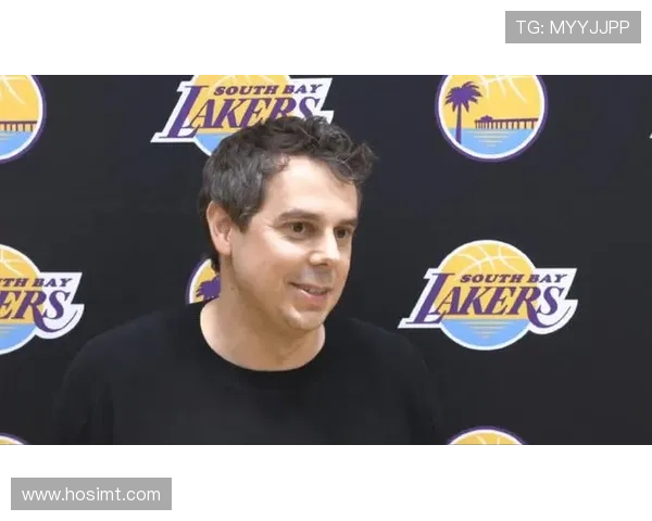 南湾湖人主帅盛赞詹姆斯训练态度专注早到令人难以置信